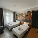 Hotel Victorious 2*