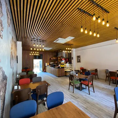 Victorious 2* Istanbul