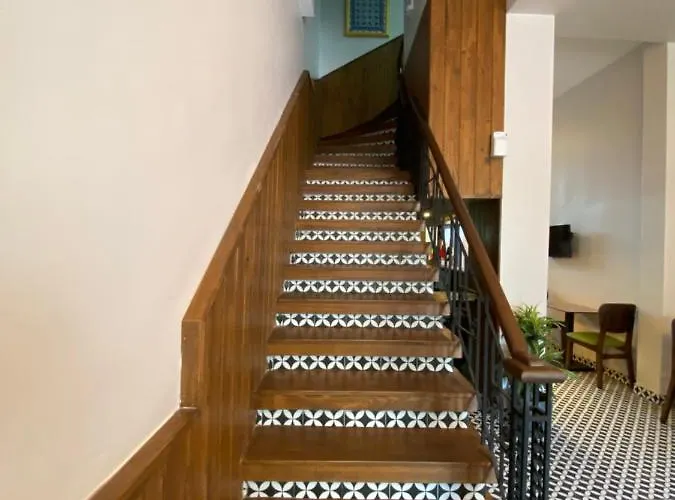 Отель Victorious 2*