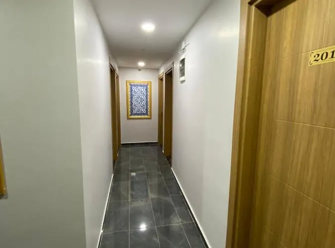 Отель Victorious