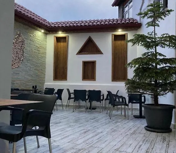 Отель Victorious 2*